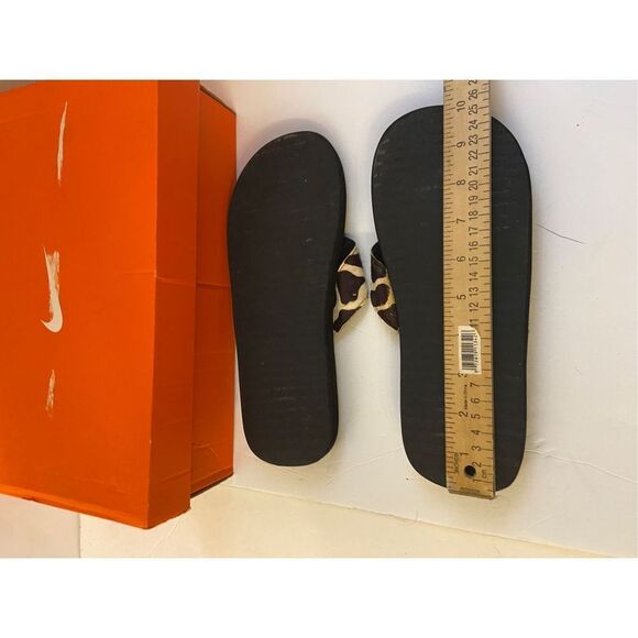 Yellow box flip flops size 9-9.5 animal print - Picture 3 of 3